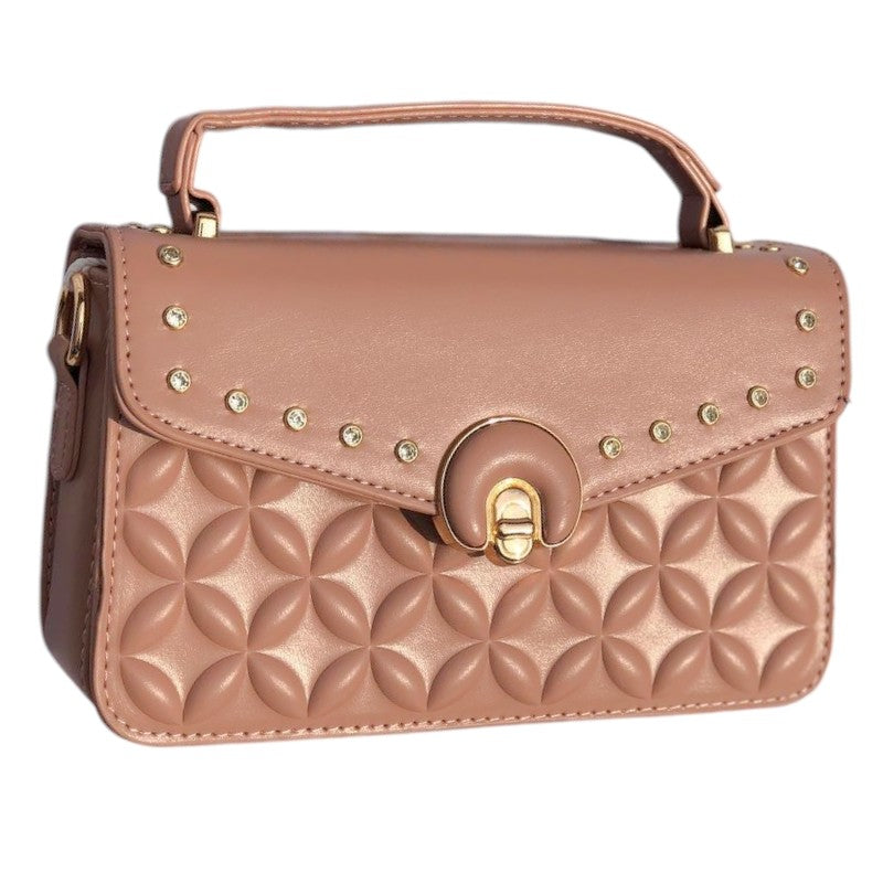 Hermoso baúl bolso importado con apliques y correa en reata