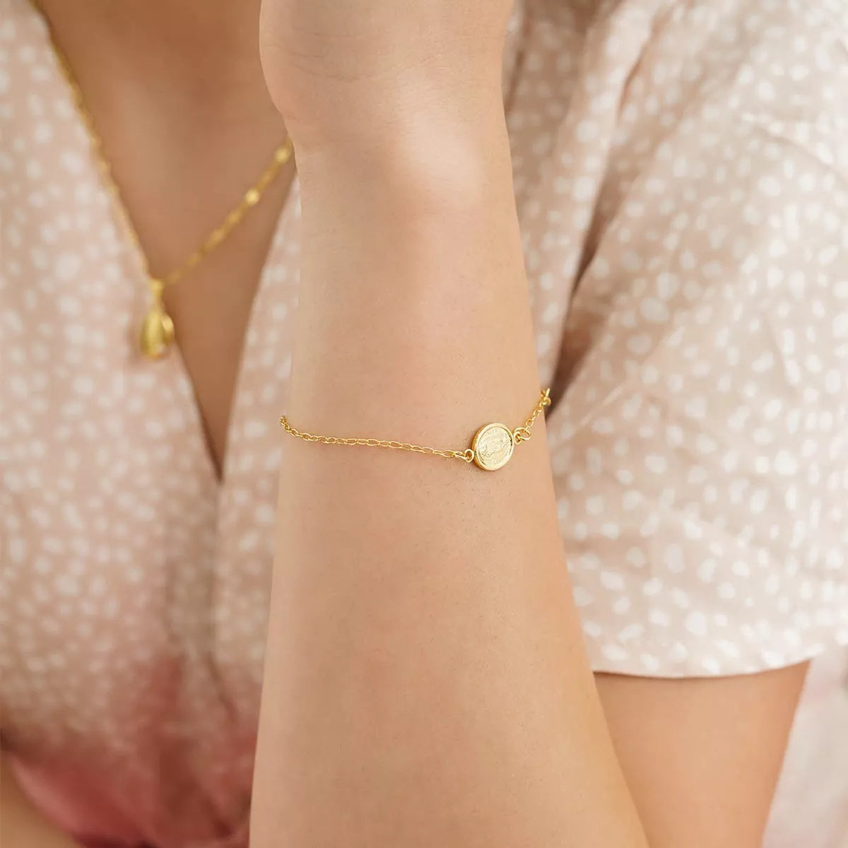 Pulsera oro laminado 18K Virgen de Guadalupe y cruz ajustable Ref 53006