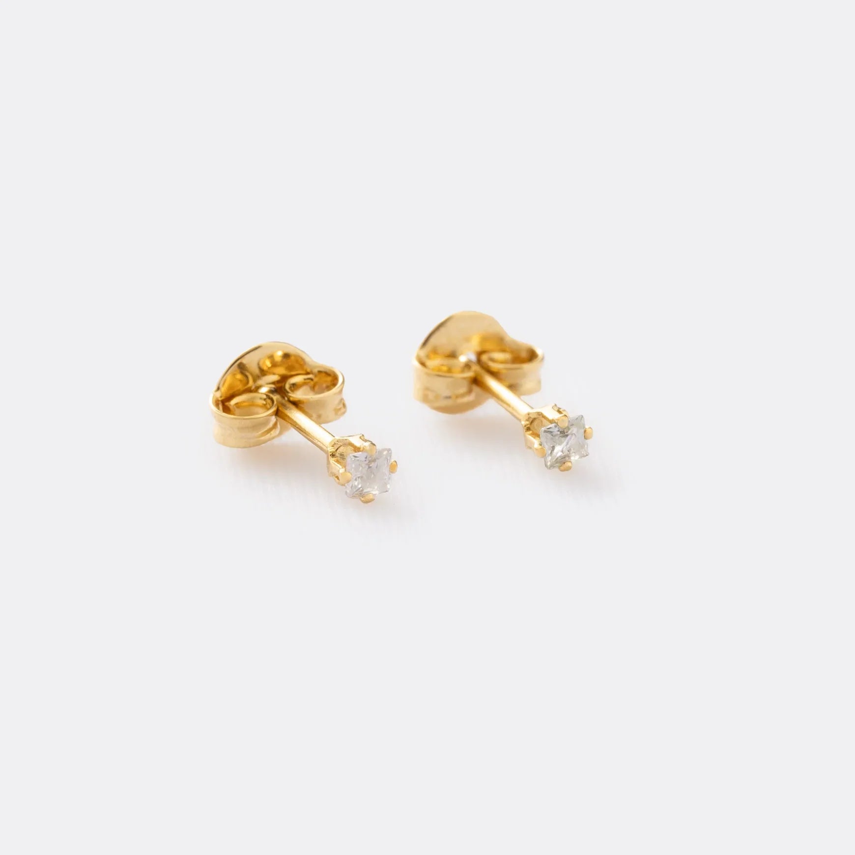 Aretes topos unisex oro laminado 18K chispita cuadrada cristal Ref 33020