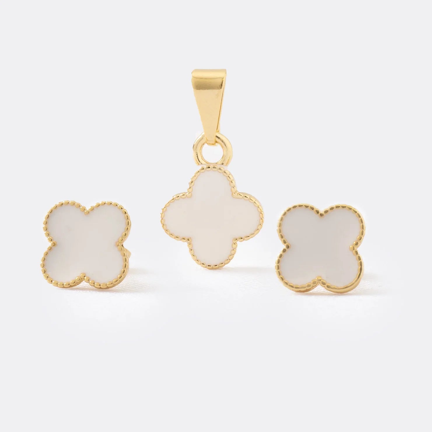 Conjunto Clover dije y aretes oro laminado 18K Ref 63002